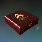 2014年11月：訂做深圳金溢科技公司純金銀紀(jì)念金銀盤訂做